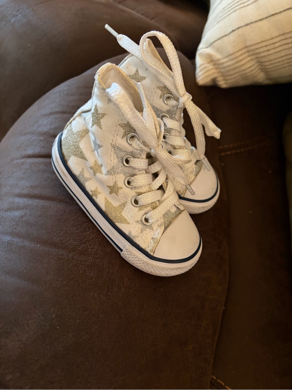 Toddler High-Top Star Print Converse in White and Gold